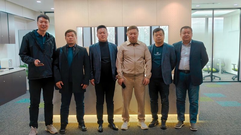 Central Asian Clients Visit Our Factory